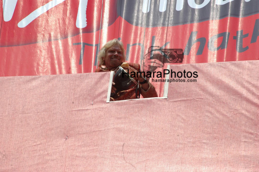 Richard Branson launches Virgin Mobile in India / Launch of Virgin